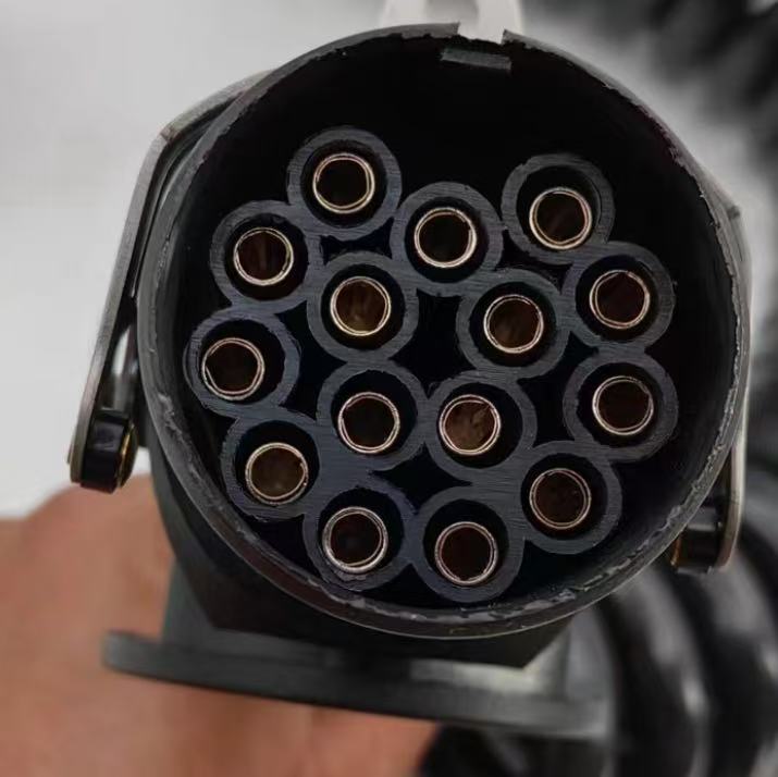 Multi-core spiral cable for trailer lighting and power system connections